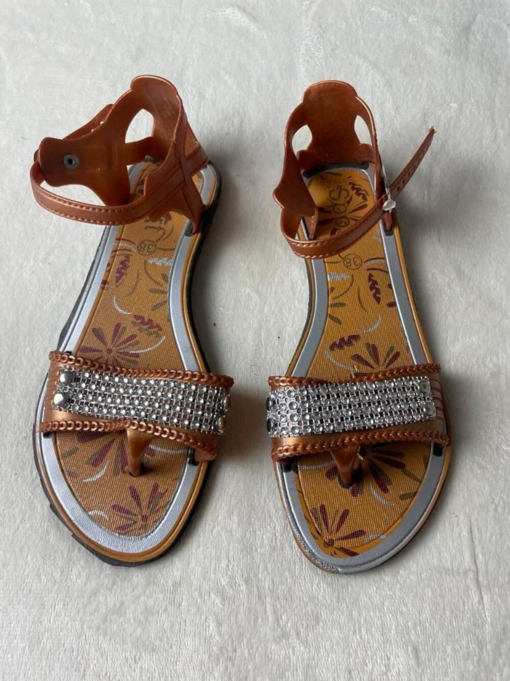 NWOB Women's Flat Plastic Sandals size 38 (7.5)